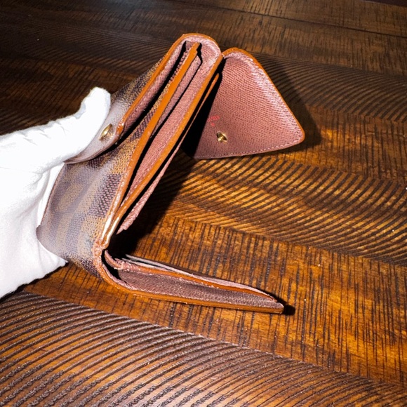 Louis Vuitton
Vintage 2005 Damier Elise Wallet - Picture 12 of 15